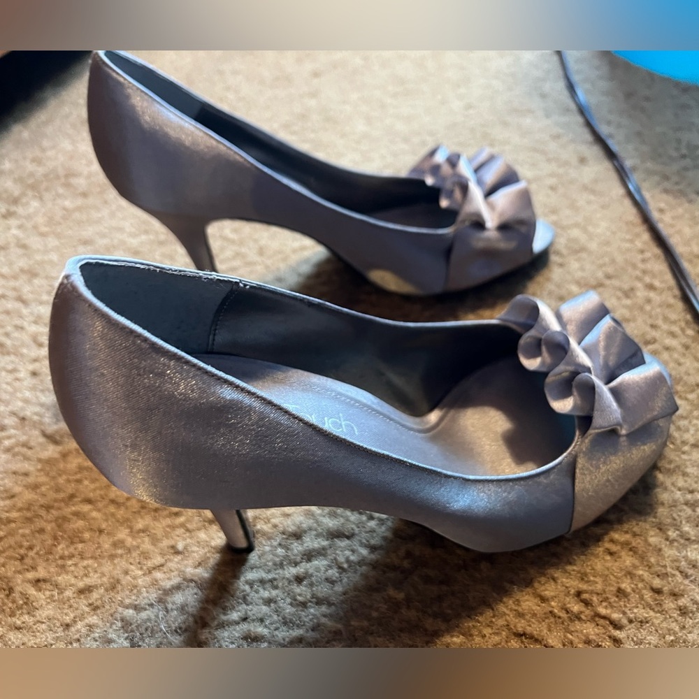 Beautiful Silver Women’s Heels Size 8